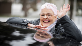 Tuija Ahonen ajaa paljon autoa (Kuva: J. Sell) Tuija Ahonen ajaa paljon autoa